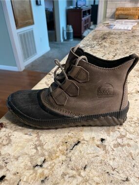 Sorel woman’s Brown and Black Waterproof Lace-Up Boots